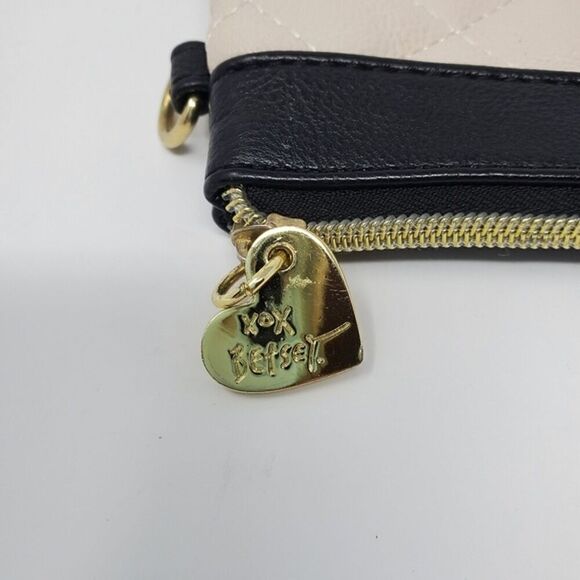 BETSEY JOHNSON Y2K SMALL CLUTCH WRISTLET ACCESSORY BAG & BLACK HEART PURSE CHARM - Picture 8 of 16